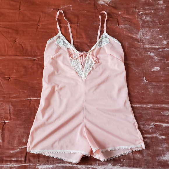 Pink w white lace vintage lingerie sleep romper - Picture 13 of 16